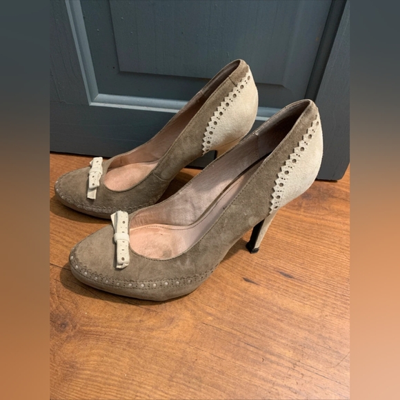 Elegant Two-Tone Heels - Picture 1 of 6